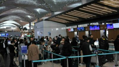 Havalimanlarında tatil yoğunluğu başladı