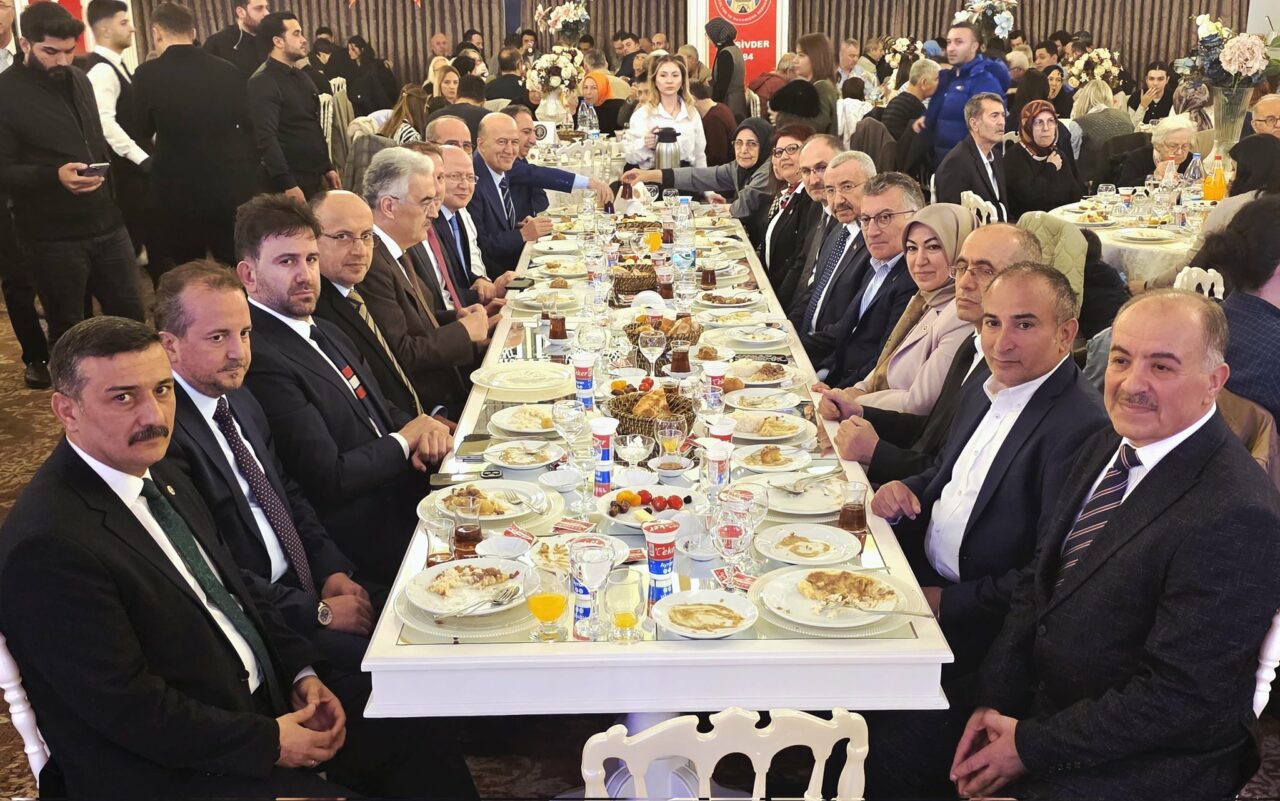 AK Parti Grup Başkanı Abdullah Güler Bursa Sivaslılar Derneği’nin iftarına katıldı