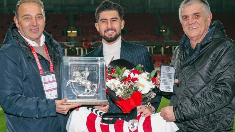 Samsunspor, 3 sezon forma giyen ve devre arasında Bursaspor'a transfer
