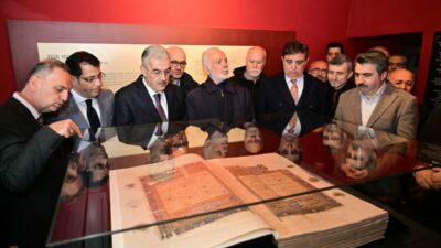 700 yıllık Kur’an-ı Kerim Bursa’da ziyarete açıldı