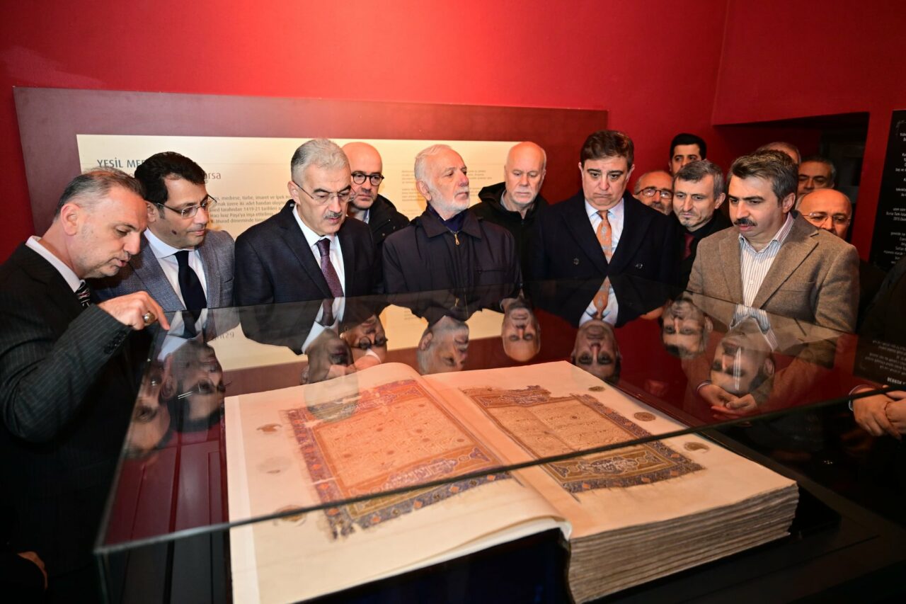700 yıllık Kur’an-ı Kerim Bursa’da ziyarete açıldı