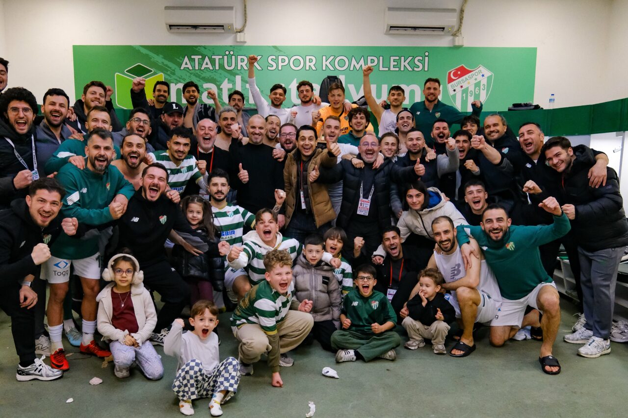 Bursaspor şampiyonluğa koşuyor, taraftar coşuyor; İşte Gebze maçının fotoğrafları…