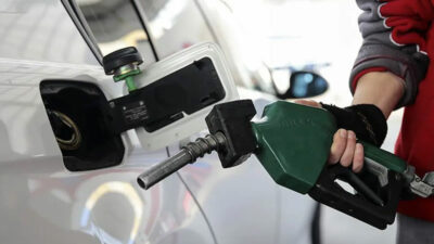 Benzin fiyatları zirveleri zorluyor