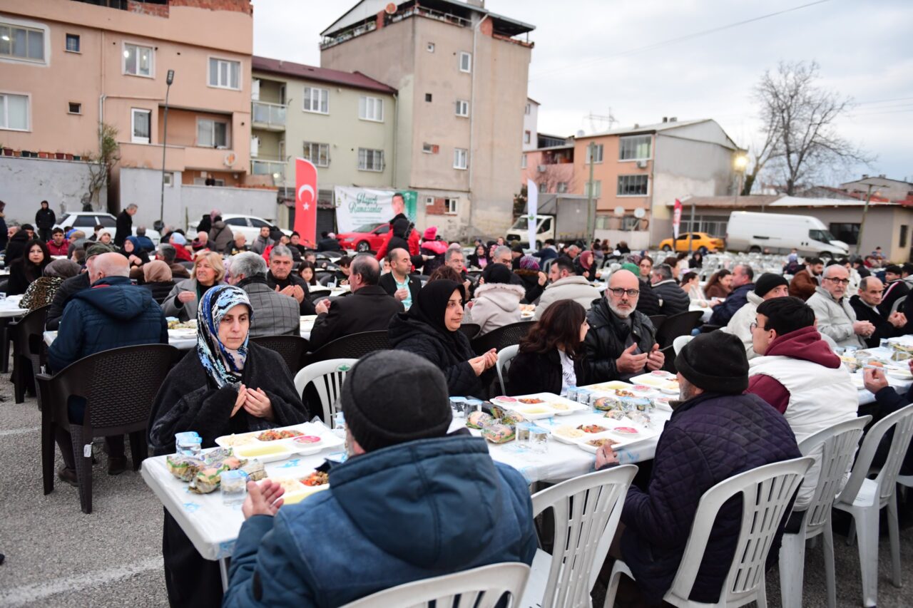 Osmangazi Belediyesi ramazan bereketini Sırameşeler’e taşıdı