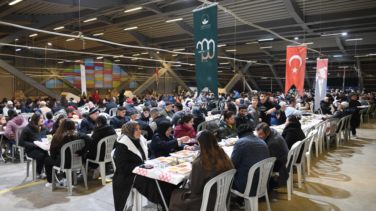 Ramazanın bereketi 1050 Konutlar’da paylaşıldı