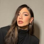 Demet Özdemir yeni pozlarını beğeniye sundu!