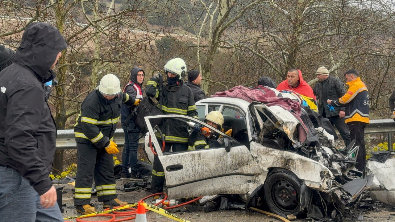 Nişanlı çift kazada can verdi