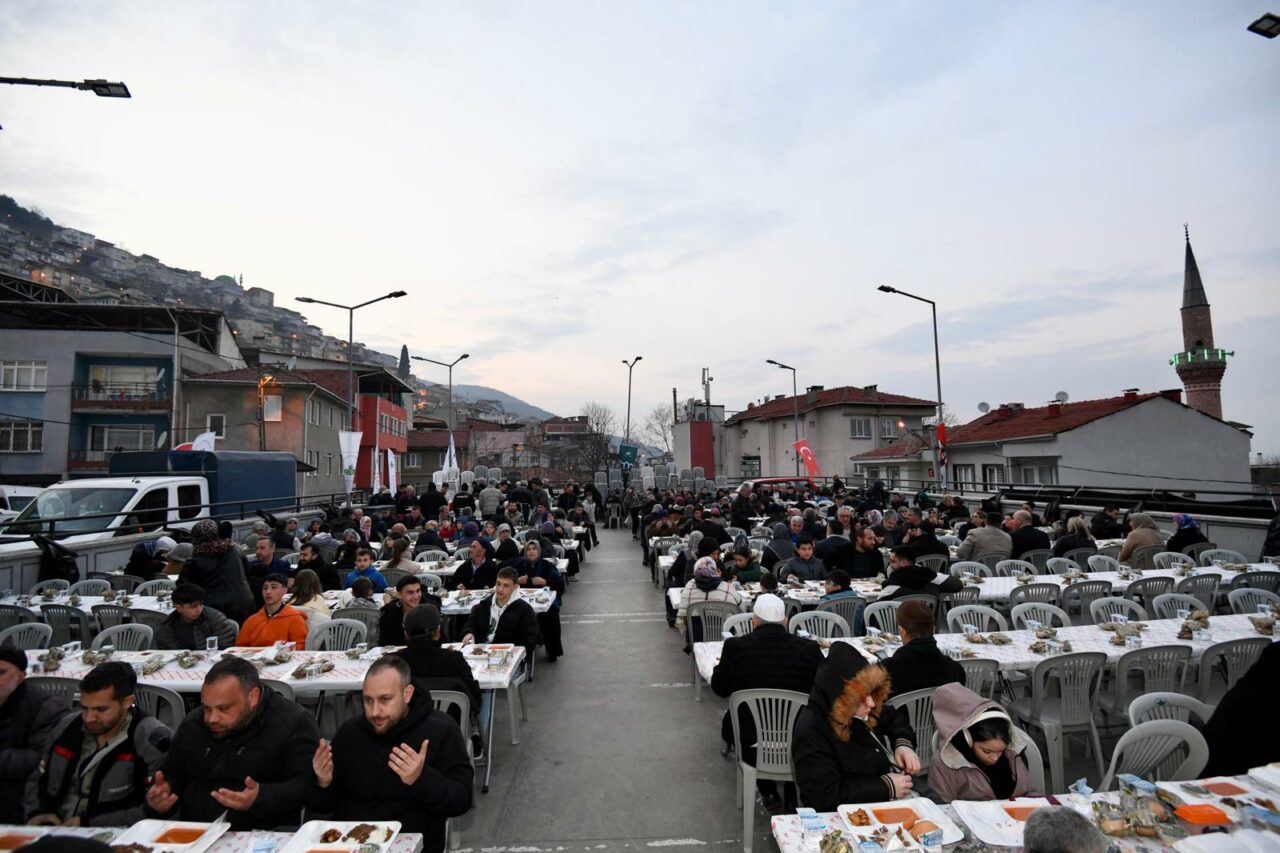 Bursa İvazpaşa’da iftar, Osmangazi Meydanı’nda eğlence
