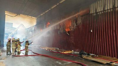 İzmir’de sanayi sitesinde yangın