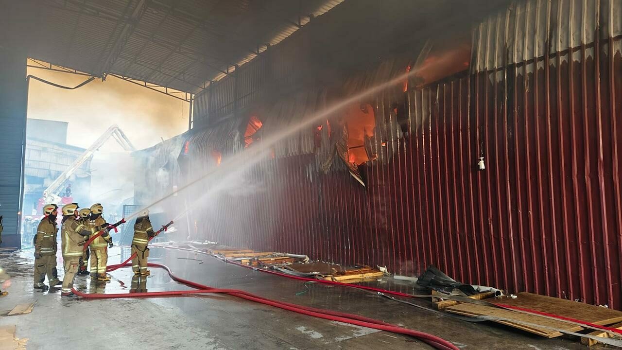 İzmir’de sanayi sitesinde yangın