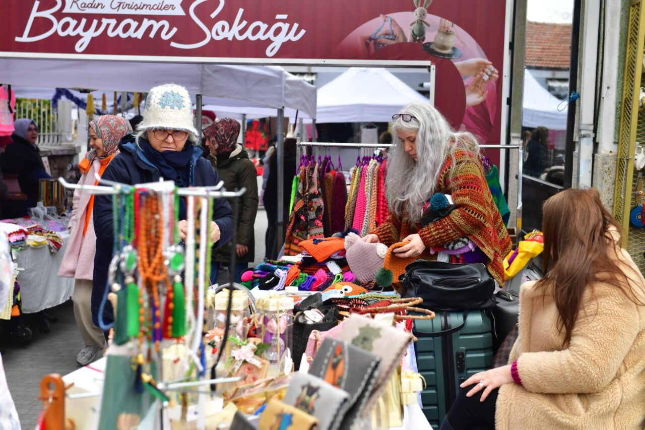 Bursa’da Bayram Sokağı kapılarını açtı