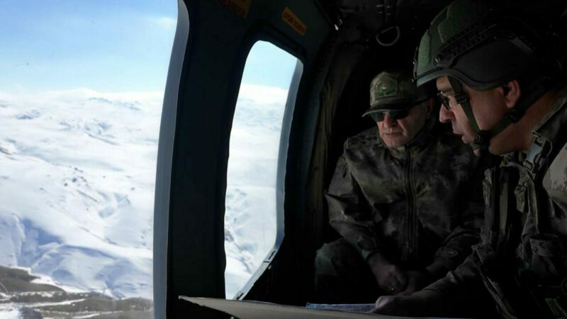 Kara Kuvvetleri Komutanı İran sınırında