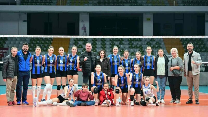 Karacabey tarihinde bu yıl ilk kez kurulan Karacabey Belediyespor Kadın