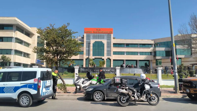 Kepez Kaymakamlığı’nda silah sesleri! Özel Harekat çağrıldı…