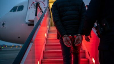 Aranan 27 suçlu Türkiye’ye getirildi