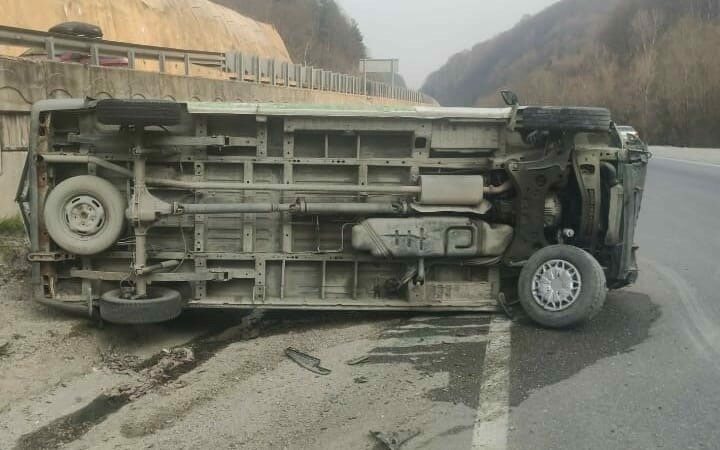 Bursa’da minibüs takla attı