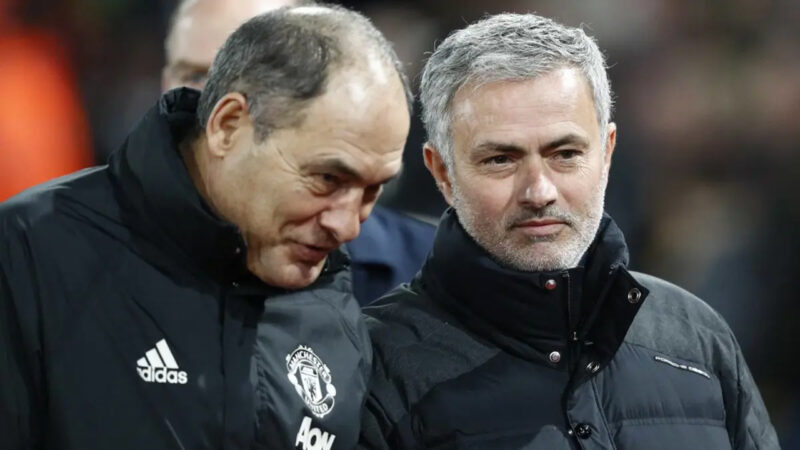 Jose Mourinho, uzun süre birlikte çalıştığı Portekizli Silvino Louro'nun saygı