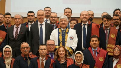 Bursa’nın sağlıkta gurur günü; 44 doktor, profesör ve doçent cübbesi giydi