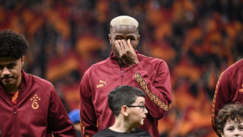 Galatasaraylı taraftarların, hazırladığı koreografi Nijeryalı yıldız Victor Osimhen'i duygulandırdı.