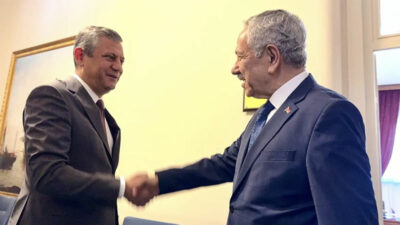 Meclis’te Özel-Arınç görüşmesi