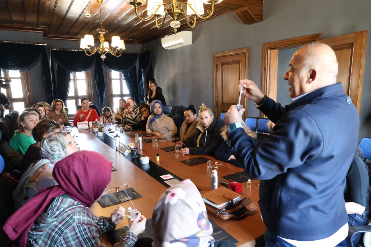 Bursa’da kadınlar parfüm yapmayı öğrendi