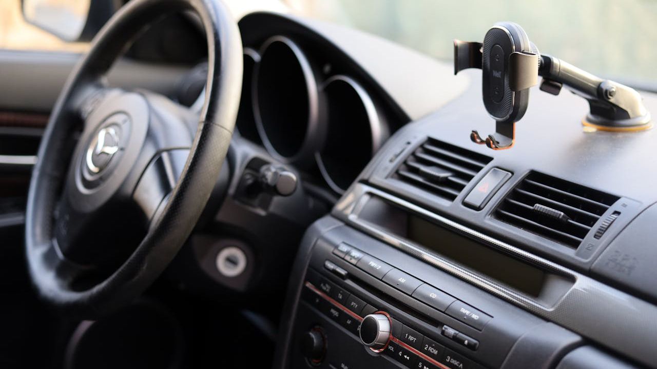 Araçlarda telefon tutucu ve koku yasaklandı mı? Açıklama geldi