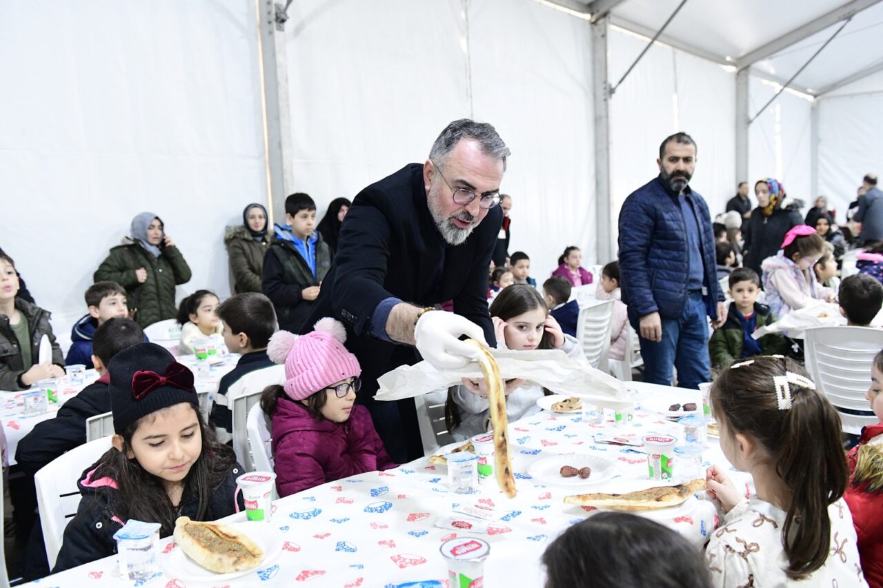 Kestel Belediyesi’nden çocuklara ramazan sevinci Kestel Belediyesi’nden çocuklara ramazan sevinci