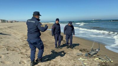 Sahilde parçalanmış İHA bulundu