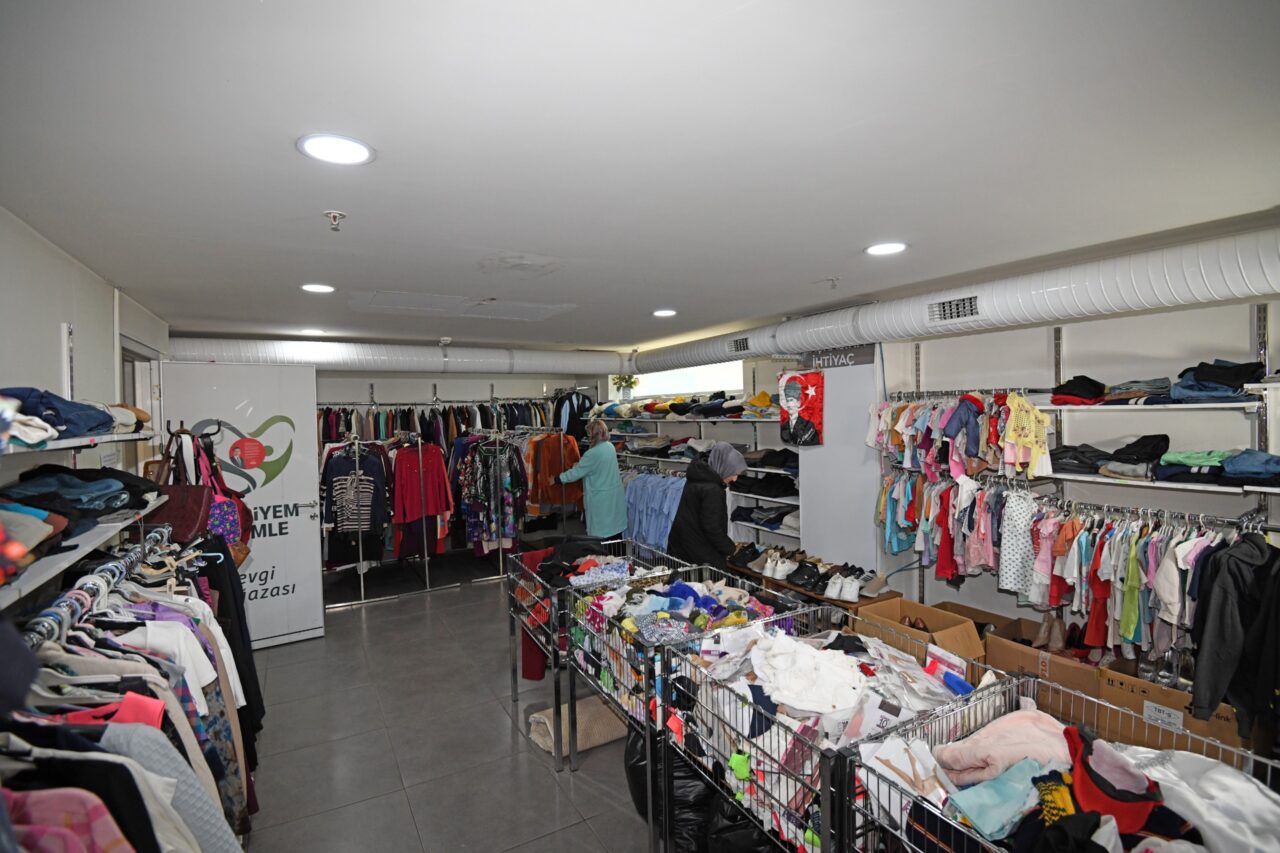 Bursa’da ihtiyaç sahibi çocuklara ücretsiz bayramlık!