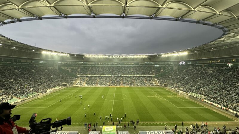 Bursa’da Bursaspor için yeni rekor çıkar mı? Olay Gazetesi Yazarı İhsan Aydın, önümüzdeki sezon kombine bilet fiyatlarını