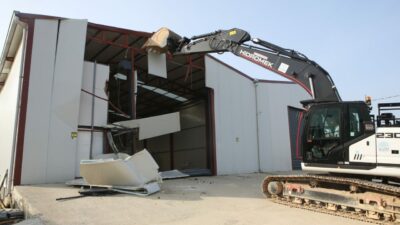 Bursa’daki kaçak yapıya yıkım!