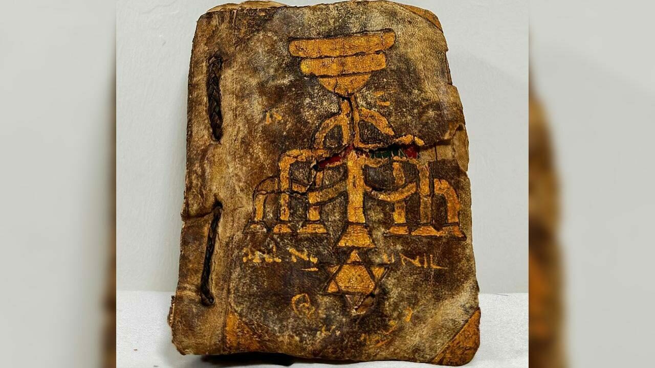 Tarihi Tevrat’ı satmaya çalışırken yakalandı