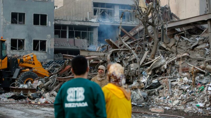 İran’da ölü sayısı 867’ye yükseldi İran’da ölü sayısı 867’ye yükseldi