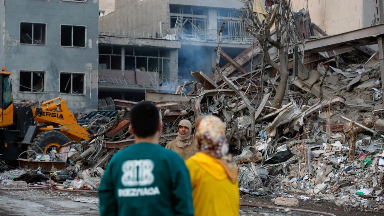 İran’da ölü sayısı 867’ye yükseldi İran’da ölü sayısı 867’ye yükseldi