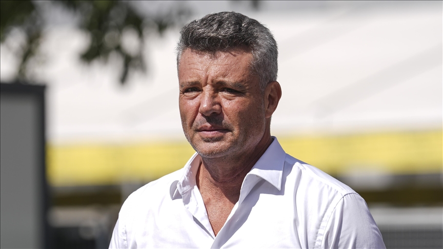 Fenerbahçe Başkanı Sadettin Saran'ın içinde bulunduğu araç Chobani Stadyumu'na giderken