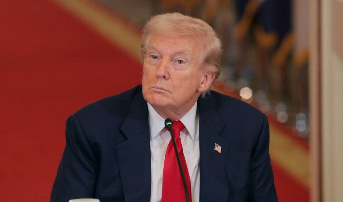 Trump’tan İran’a Hürmüz teşekkürü ABD Başkanı Donald Trump, Hürmüz Boğazı'nın tamamen açıldığını ancak İran'la
