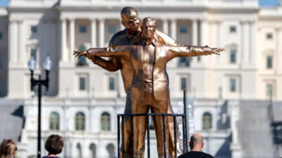 Washington’da Trump-Epstein heykeli