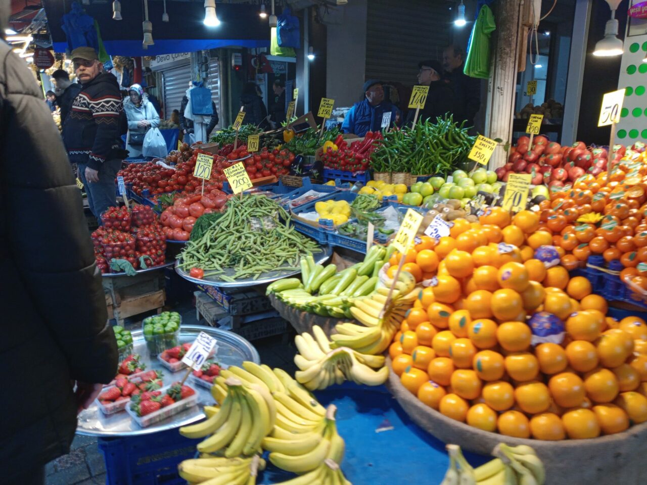 Bursa’da bayram öncesi pazar tezgahları ne durumda? İşte en çok tüketilen ürünlerin fiyatları…