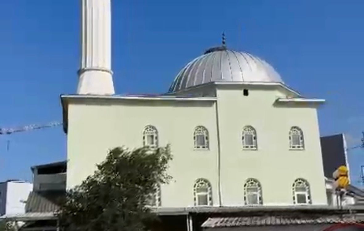 Bursa’da yürek ısıtan görüntü! Bir köy leylekler için seferber oldu… Bursa’da yürek ısıtan görüntü! Bir köy leylekler için seferber oldu…