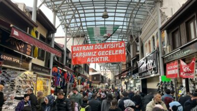 Bursa’da bayram yoğunluğu Kapalı Çarşı’ya sığmadı! Gece 12’ye kadar açık…