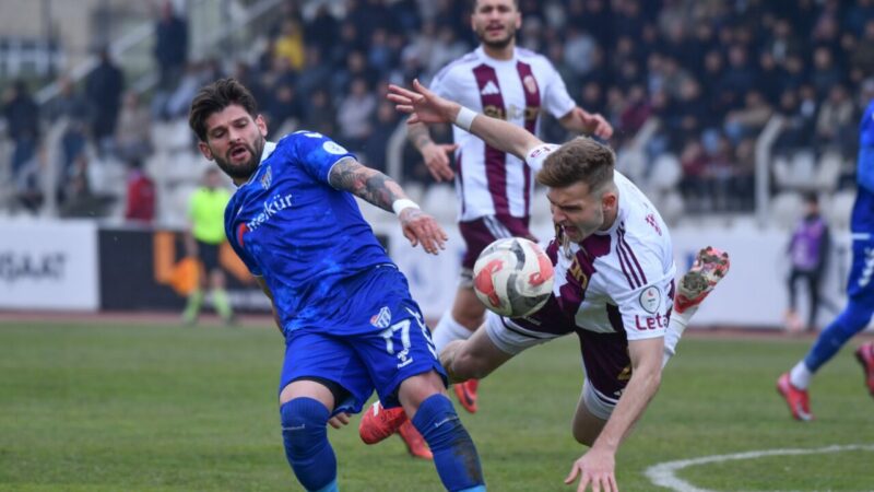 İnegölspor, Tokat ekibi Erbaaspor’a yenilerek play-off yarışında ağır yara aldı.