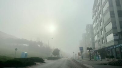 Bursa’da göz gözü görmedi! Sis, esir aldı…