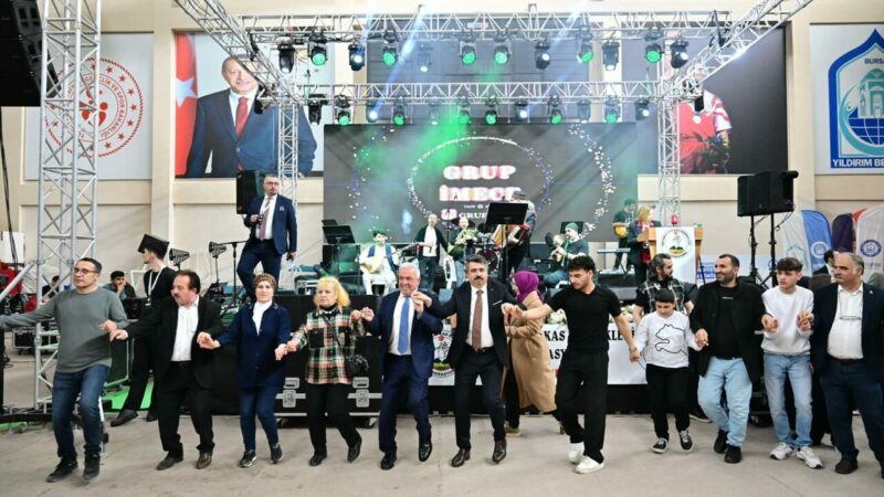 Artvin’in kurtuluşunun 105’inci yılı Bursa’da coşkuyla kutlanırken, etkinlikte yapılan konuşmalar