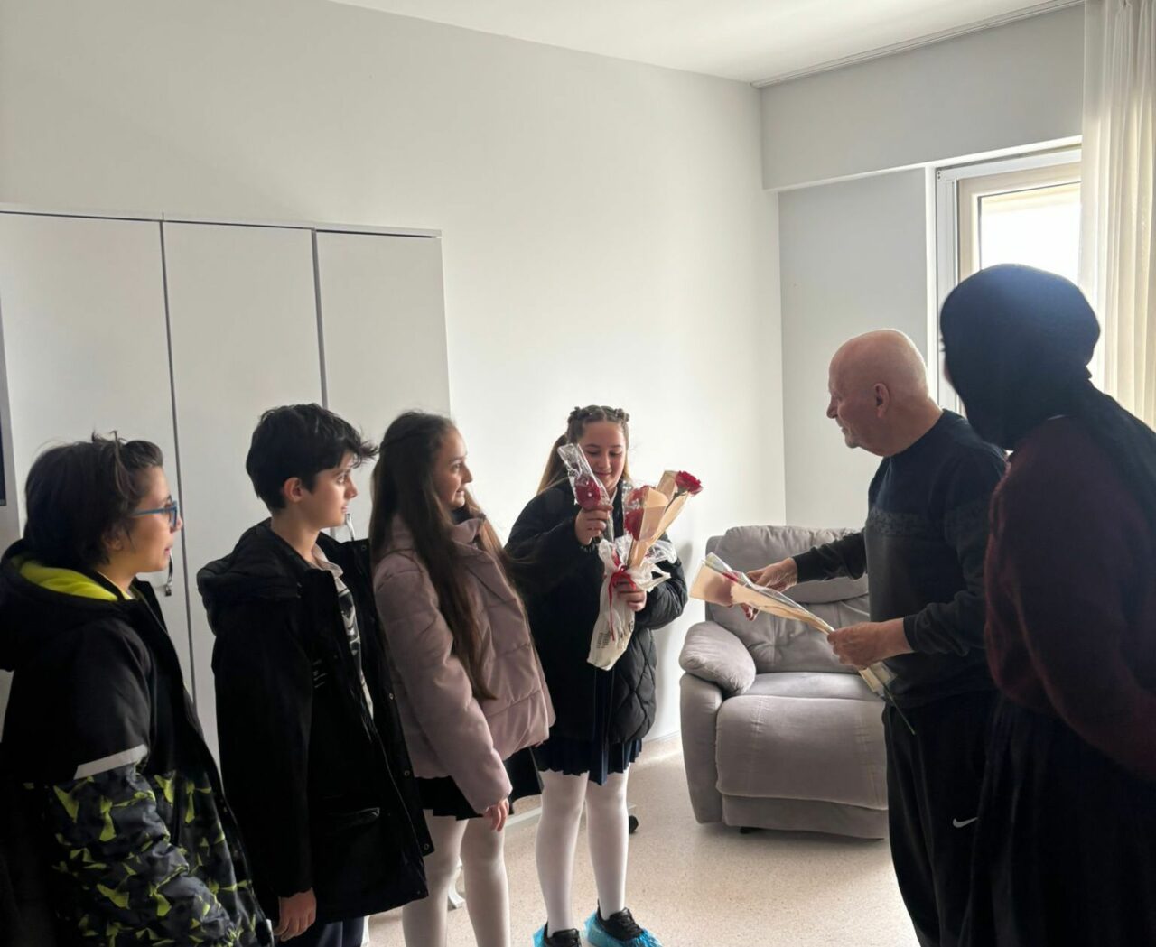 Bursa’da Gökkuşağı Koleji’nden huzurevine bayram ziyareti