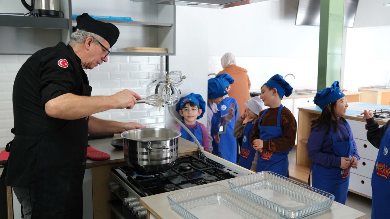 Bursa’da ramazan tatlıları minik şeflerden