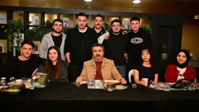 Bursa’da gençlere belediye başkanından sahur sürprizi