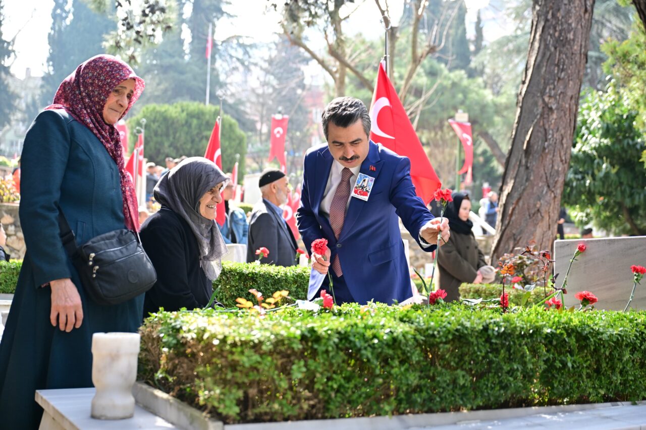 Yıldırım Belediye Başkanı Yılmaz’dan şehitliklere ziyaret