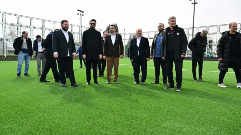 Bursaspor’un geleceği burada şekilleniyor! Vakıfköy Orhan Özselek Tesisleri'nde incelemelerde bulunan Yıldırım Belediye Başkanı Oktay