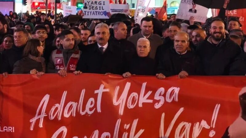 Bursa’da Başkan Bozbey’den İmamoğlu’na özgürlük ve adalet çağrısı