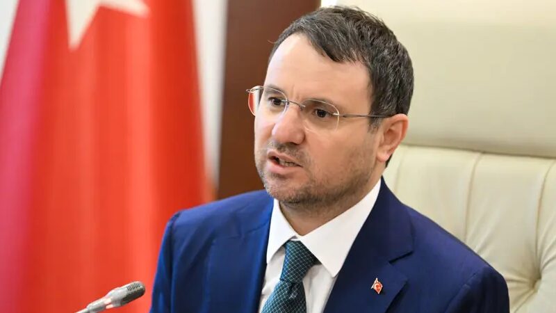 Bakan Akın Gürlek Ekmek Teknesi dizisinde oynamış